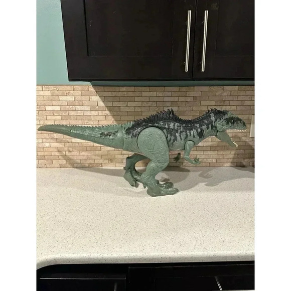Super Colossal Giganotosaurus trex - Picture 1 of 7